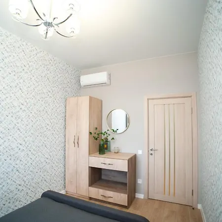 3 Bedroom, 2 Bathroom Near Forum Apartment *