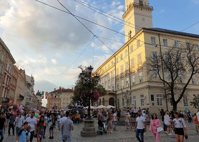 3 Bedroom, 2 Bathroom Near Forum アパート *