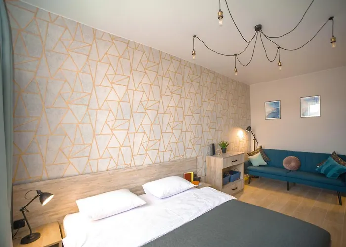 3 Bedroom, 2 Bathroom Near Forum شقة إلفيف