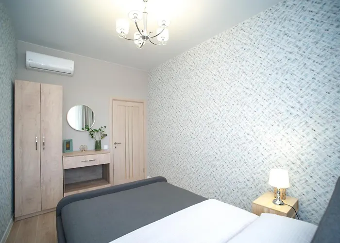 3 Bedroom, 2 Bathroom Near Forum アパート