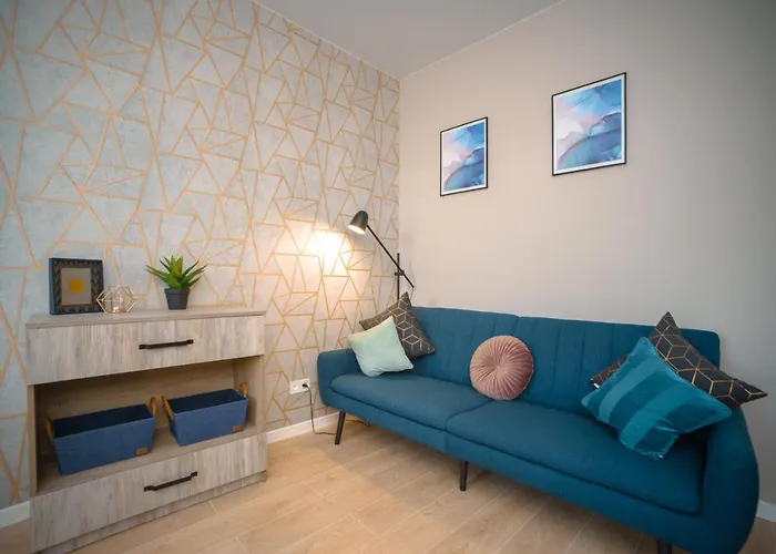 3 Bedroom, 2 Bathroom Near Forum * إلفيف