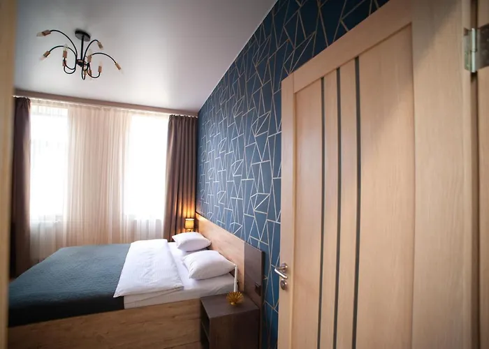 3 Bedroom, 2 Bathroom Near Forum