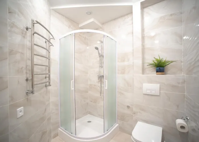 3 Bedroom, 2 Bathroom Near Forum アパート