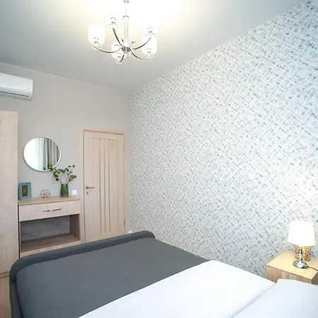 3 Bedroom, 2 Bathroom Near Forum Apartment